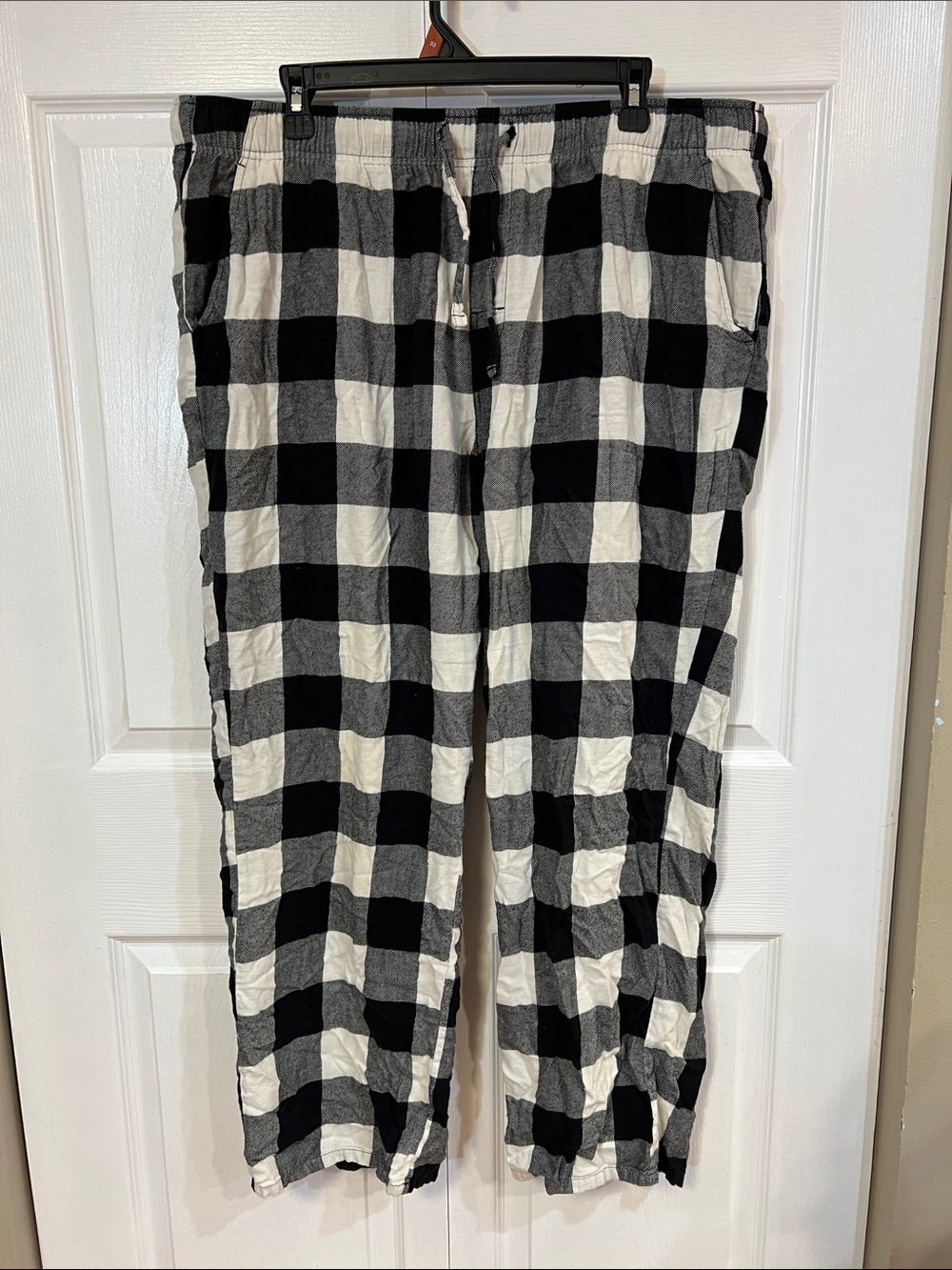 Old Navy Black & White Buffalo Plaid Joggers